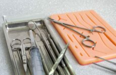 Опасное соседство: почему алкоголь и пластическая операция несовместимы
